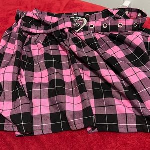 Pink and black plaid short skirt🥀